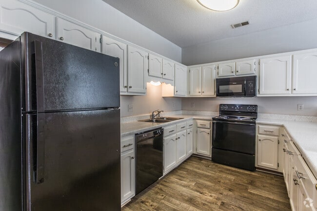 1BR, 1BA - 869SF - Kitchen