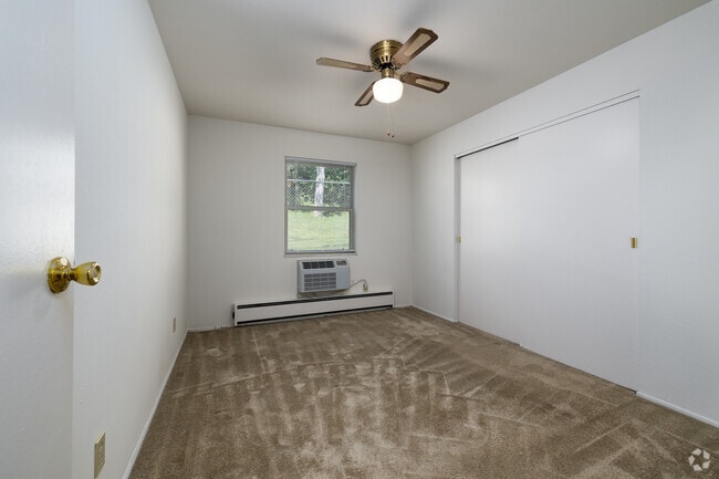 1BR, 1BA - 610SF - Jefferson Townhomes