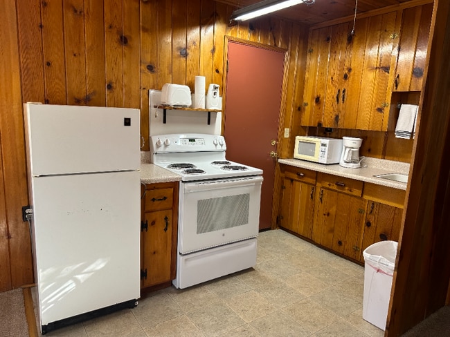 Photo - 237 E White Mountain Blvd