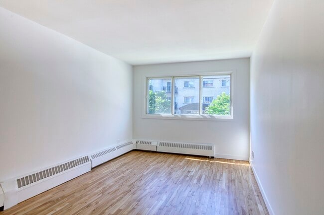 Photo - 760 Rue Galt Unit 203