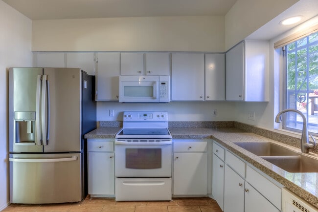 Photo - 982 S Pantano Rd