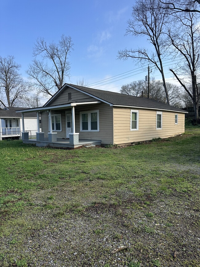 Photo - 615 Cassville Rd SE