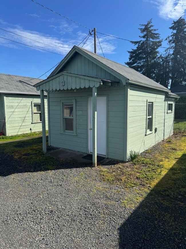 Building Photo - Springfield Cottage