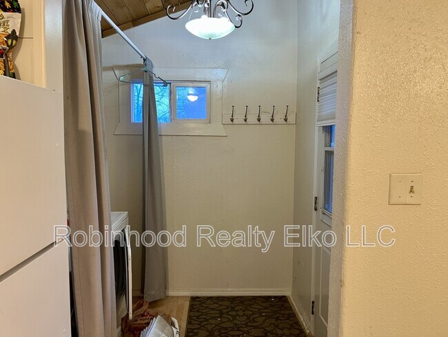 Photo - 756 1/2 Maple Street