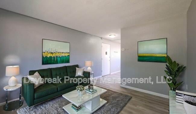 Building Photo - 32 10th Ave N Unit 6