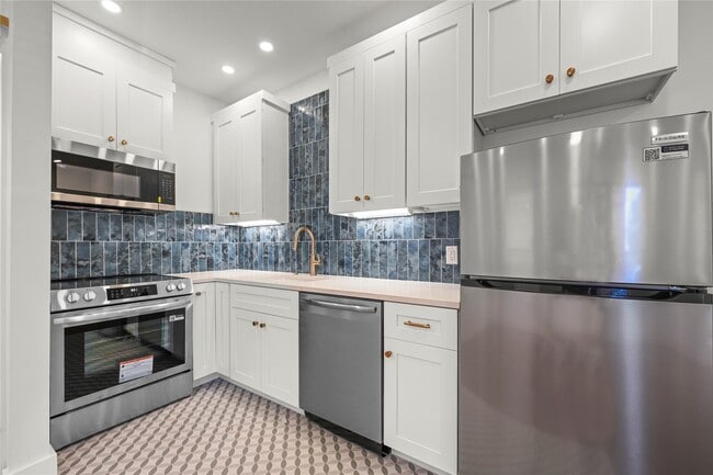 Building Photo - 808 Sul Ross St Unit 2