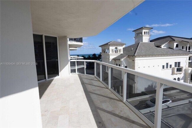 Photo - 4779 Collins Ave Unidad 504