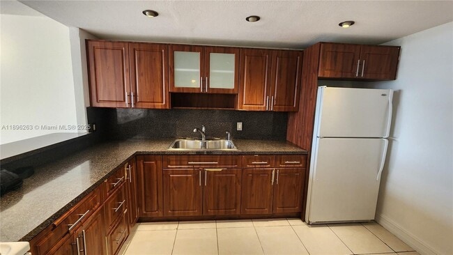 Photo - 1351 NE Miami Gardens Dr Unidad 403E