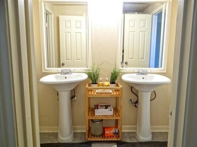 Photo - 5718 Val Verde St Unit 8