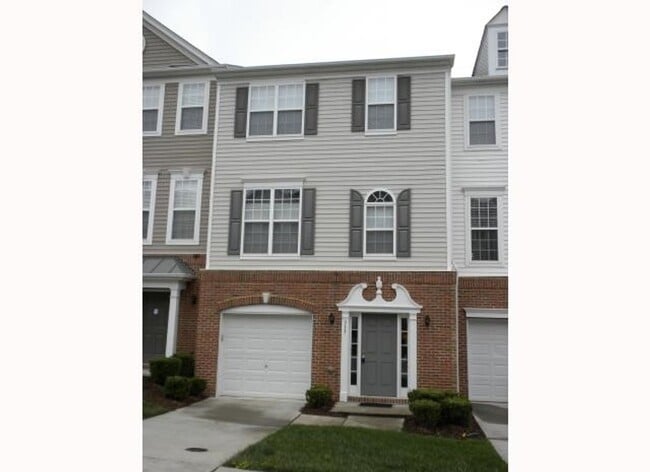Building Photo - Spacious 3 bed Townhome close to new Apple campus and Panther Creek High School