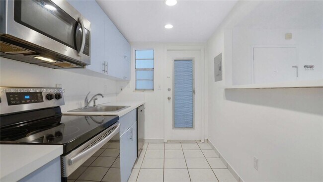 Building Photo - 1340 Lincoln Rd Unit 404