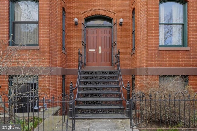 Building Photo - 1002 N St NW