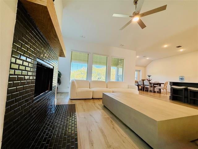 Photo - 218 Oakcrest Dr