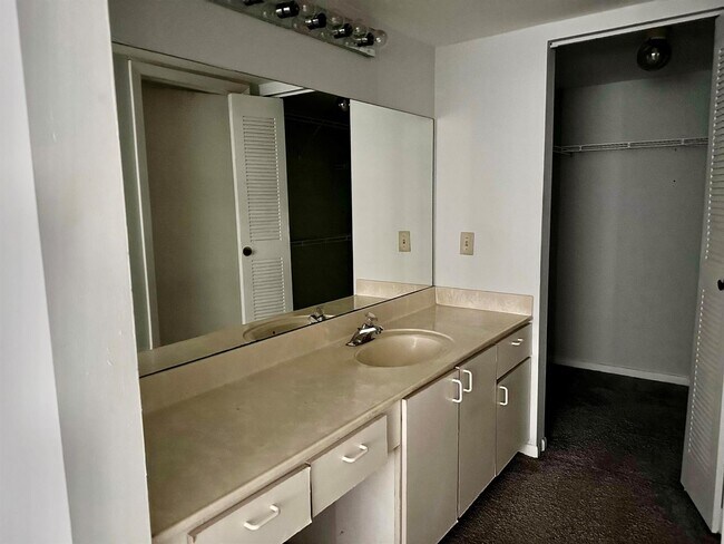 Photo - 9901 Westview Dr Unit 314