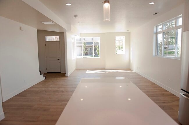 Photo - 155 N Main St