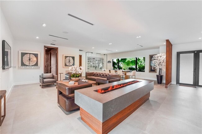 Photo - 60 Shore Dr W