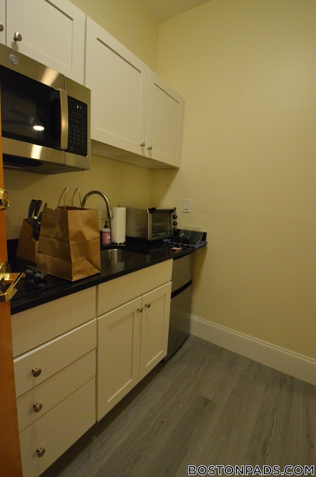 Photo - 79 Westland Ave Unidad 8