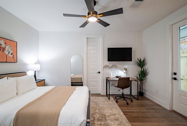 Photo - 1305 E 27th St