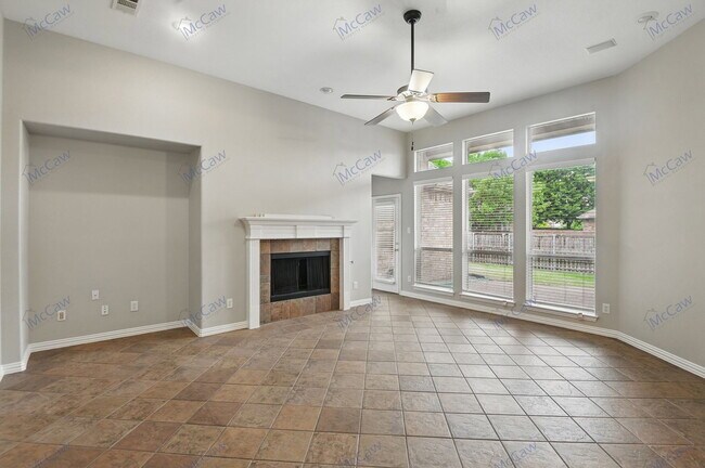 Photo - 1210 Surrey Ln