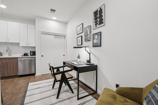 Photo - akin Tennyson