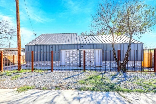 Photo - 2301 Ligarde St