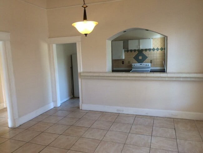 Photo - North Hyde Park Bungalow. Near UT & SOHO