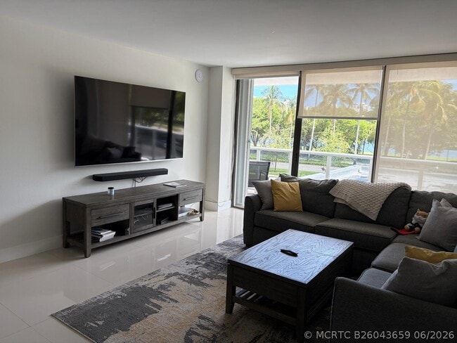 Building Photo - 3625 N Country Club Dr Unit 206