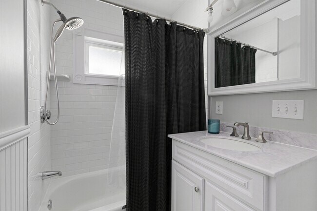 Photo - 18 Sylvester Rd Unit 2