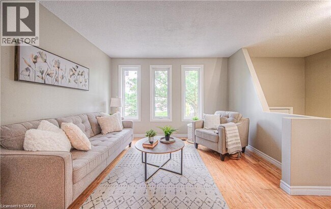 Photo - 250A NORTHLAKE Drive