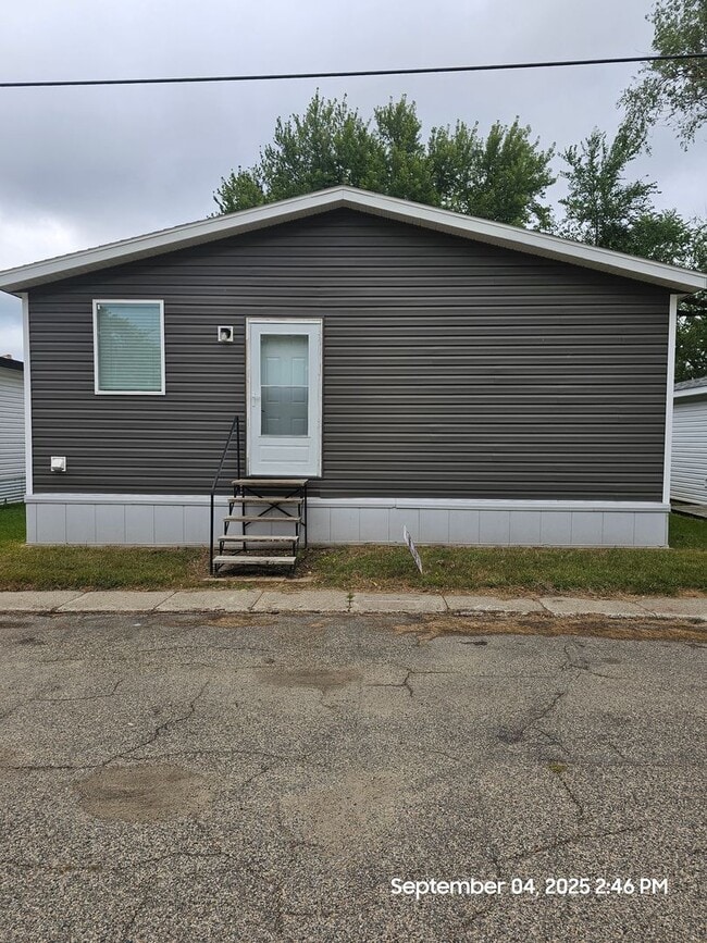 Building Photo - 3 bed 2 bath Manufactured Home
