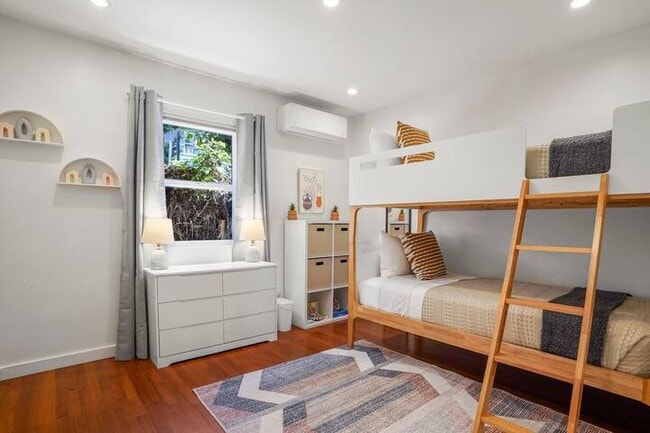 4551 Narragansett Ave Unidad 1