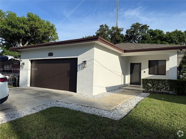 Building Photo - 5140 SW 24th St Rental