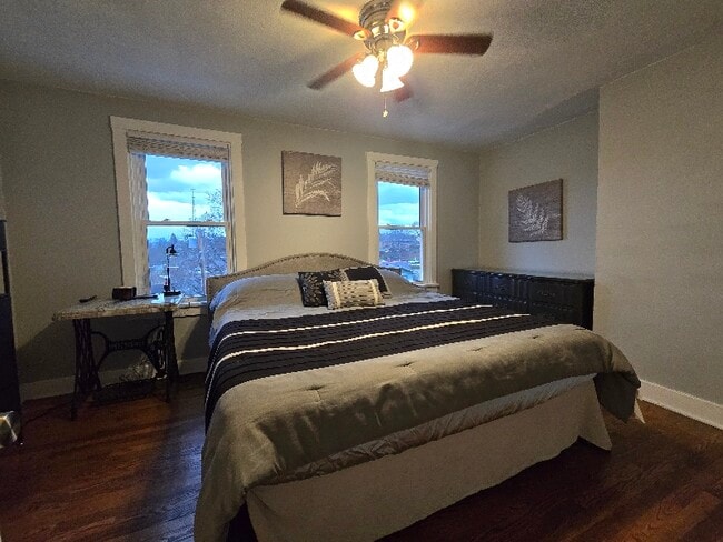 Photo - 1042 Lessing St