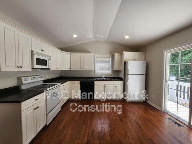 Photo - 916 Bill Smith Rd