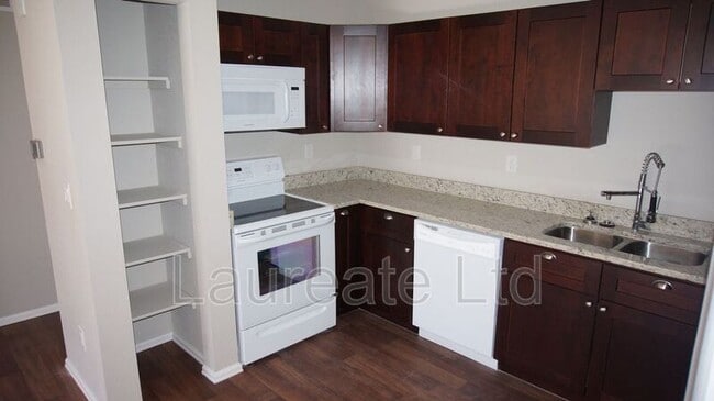 Photo - 2995 W Yale Ave