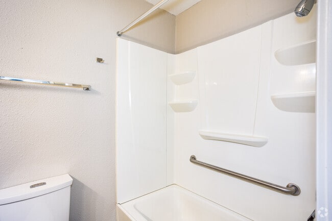 1BR, 1BA - 693SF