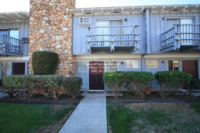 Building Photo - 315 N Acacia Ave Rental