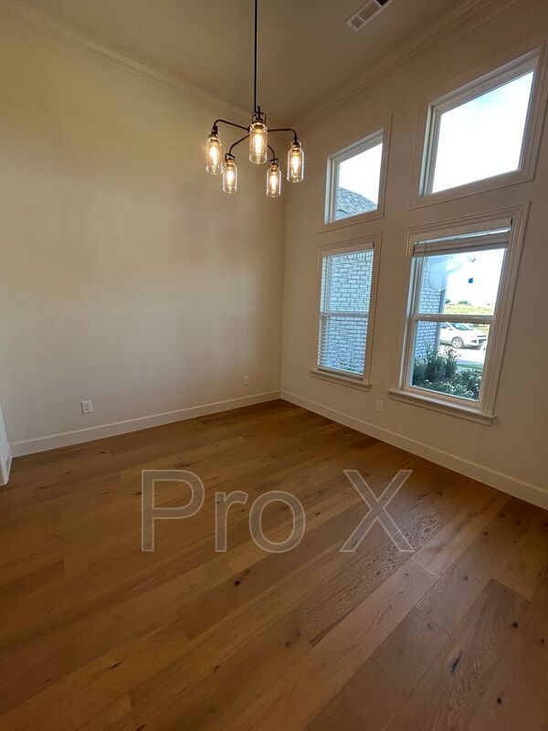 Photo - 2004 Charles St