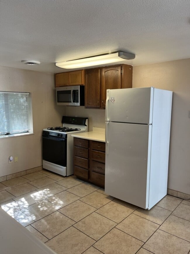 Photo - STUDENTS WELCOME! Spacious Ranch Home Across from City Park!