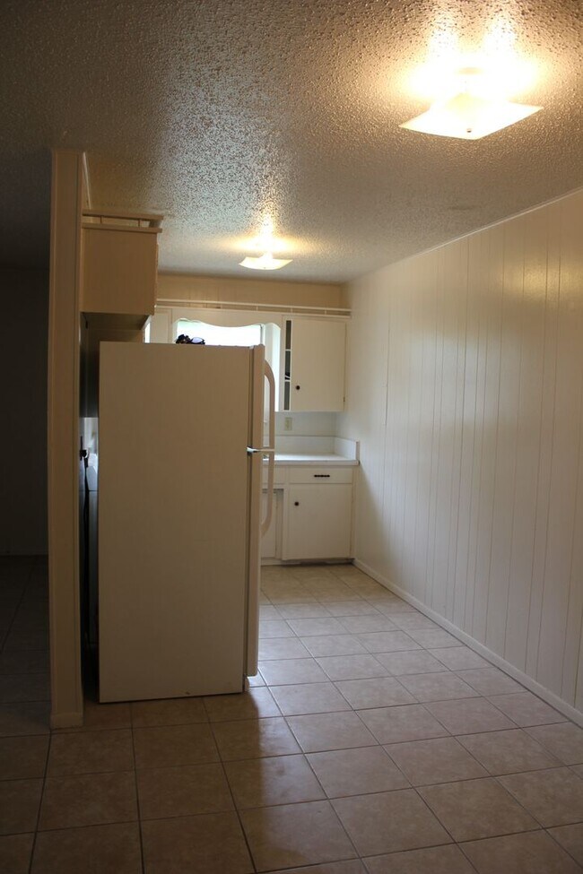 Photo - 303 E Avenue A Unit B - 303 E Ave A