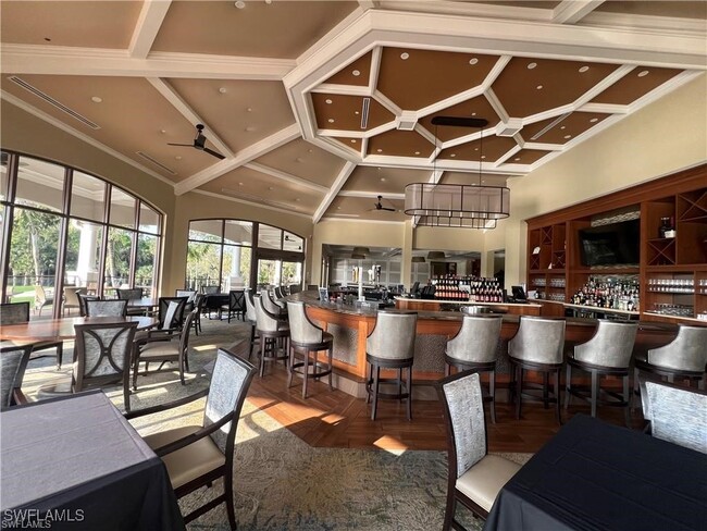 Building Photo - 2150 Aberdeen Ln Unit 202