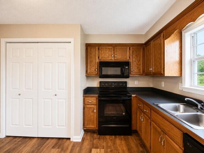 Photo - 410 Eddy St
