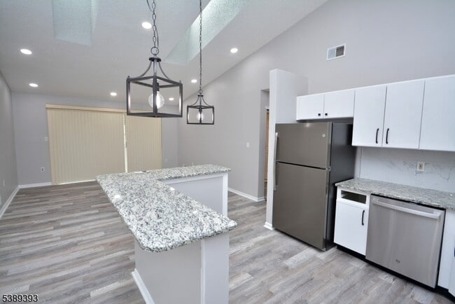 Photo - 125 Sapphire Ln