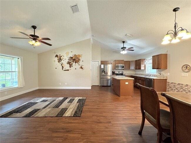 3038 E Rogers