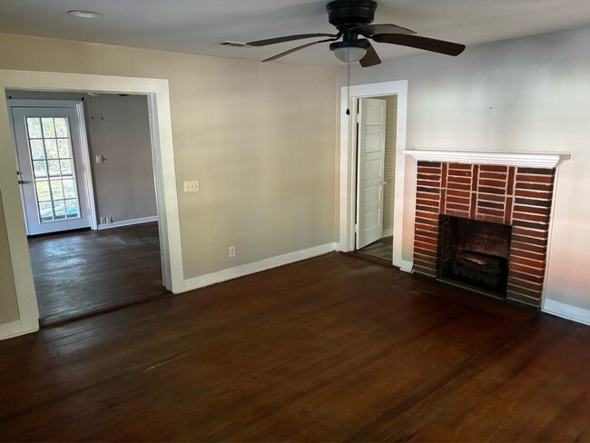 Photo - 704 N Main St