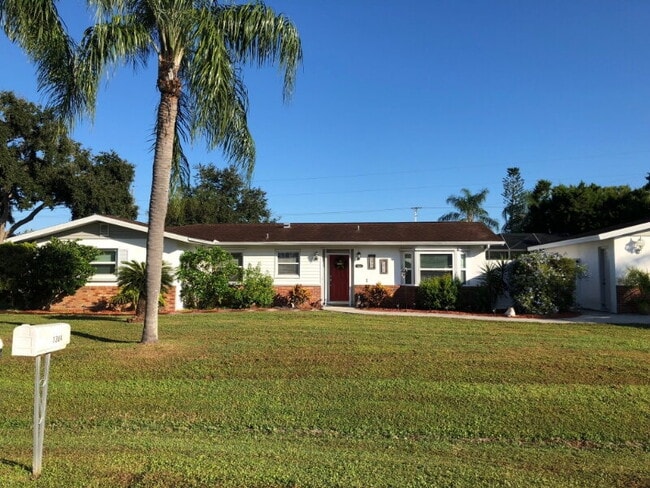 Building Photo - 5-Bedroom Pool Home with 2 Full Baths - Spacious 2373 Sq Ft Home in Englewood's Prime Location!"