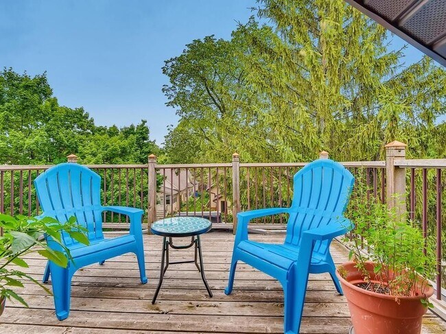 Top Deck - 3732 16th Ave S Unit 3