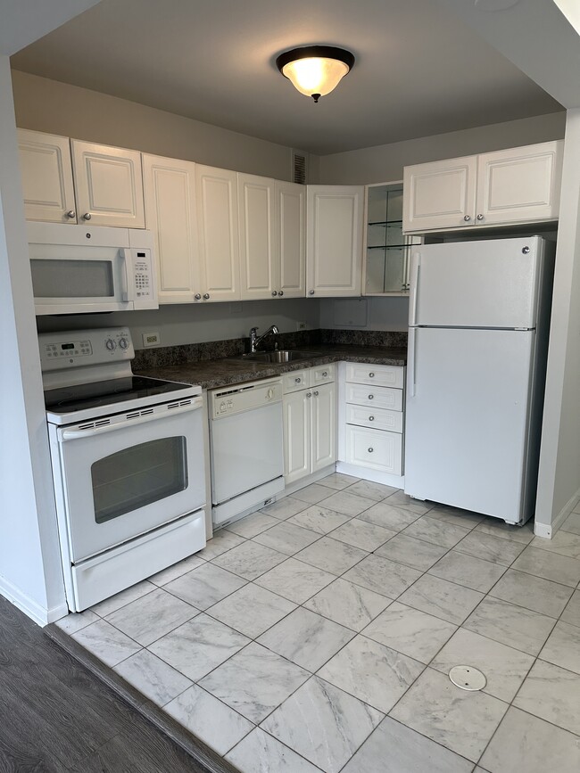 Photo - 1350 N Dearborn St