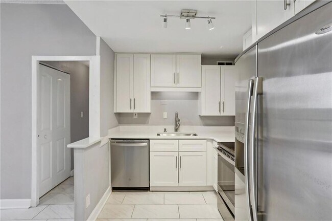 Photo - 3060 Pharr Ct N Northwest Unit 612