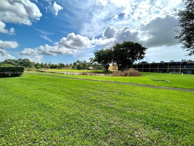Building Photo - 1808 Meadows Cir W Unit 1808 Rental